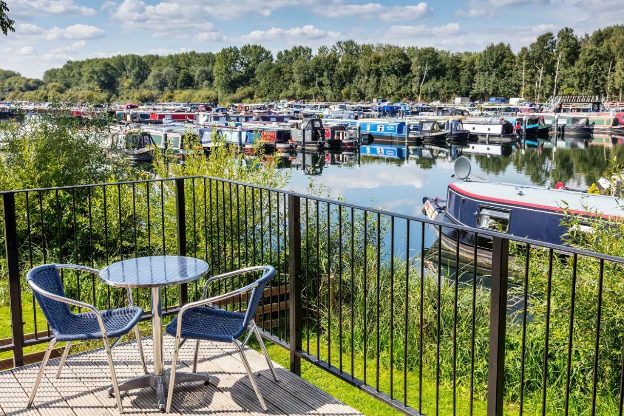 Roydon Marina Village Lodges Dış mekan fotoğraf